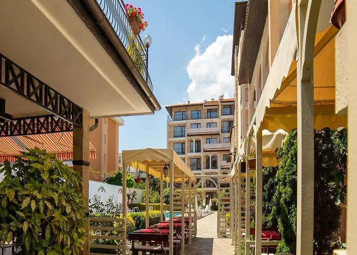 Tourist Complex Rose Village Lägenhetshotell Slăntjev Brjag